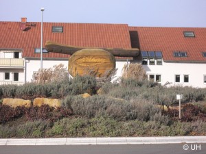 9h-bratwurstdenkmal-in-holzhausen